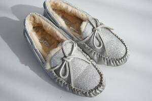 UGG/アグ*US6/23CM*ムートンシューズ/靴*1100178*ベージュ*モカシンDAKOTA SPARKLE SILVER（ダコタ）ローファー*