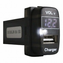 【ミツビシA】 デリカD:5 D5 CV1/2/5 LED発光：ホワイト 電圧計表示 USBポート 充電 12V 2.1A 増設 パネル USBスイッチホールカバー_画像1