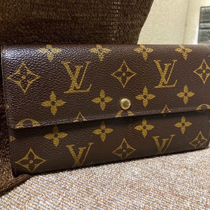 99Y230910Q 未使用級 美品 LOUIS VUITTON ルイヴィトン モノグラム ポシェット ポルトモネクレディ 財布 検 二つ折り ウォレット M61725