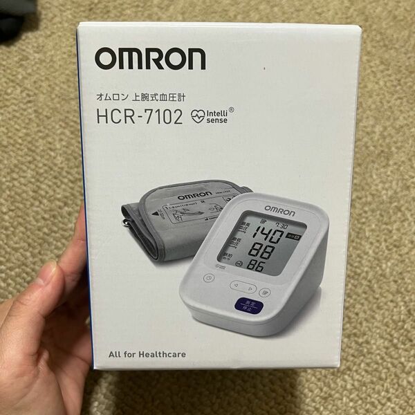 オムロン上腕式血圧計 HCR-7102 新品未使用