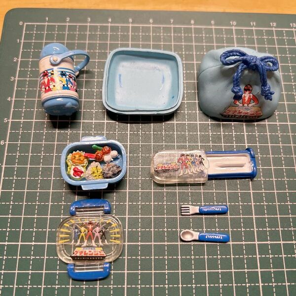 リーメント みんなのおひるごはん　1. お弁当だ!わーい！　水筒　弁当箱　スプーン　フォーク　難あり　ドールハウス ミニチュア 送料無料