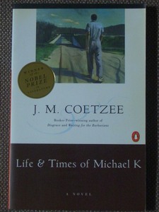 Life & Times of Michael K 著/ J.M. Coetzee ペーパーバック　Penguin Books　英語版