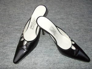 SALVATORE FERRAGAMO Ferragamo pin heel. mules 9 1/2 C