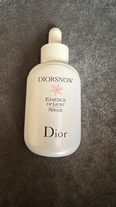 Dior スノー アルティメット エッセンス オブ ライト