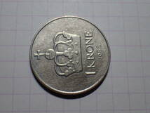 ノルウェー王国 1クローネ(1 KRONE,1 NOK)ニッケル銅貨 1988年 264 コイン 世界の硬貨 解説付き_画像2