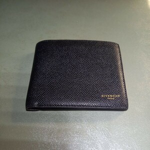 GIVENCHY　２つ折り財布