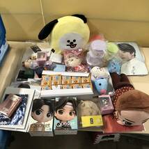 ◎◎BTS グッズ 大量 まとめセット Qposket フィギュア ポスター カード うちわ BT21 ぬいぐるみ マスコット 他 _画像1