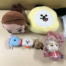 ◎◎BTS グッズ 大量 まとめセット Qposket フィギュア ポスター カード うちわ BT21 ぬいぐるみ マスコット 他 _画像4