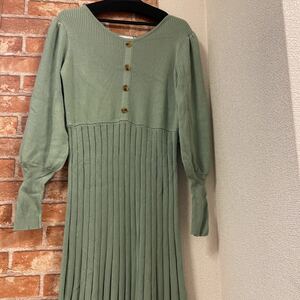 新品タグ付★AZUL プリーツニットワンピース★Mサイズ