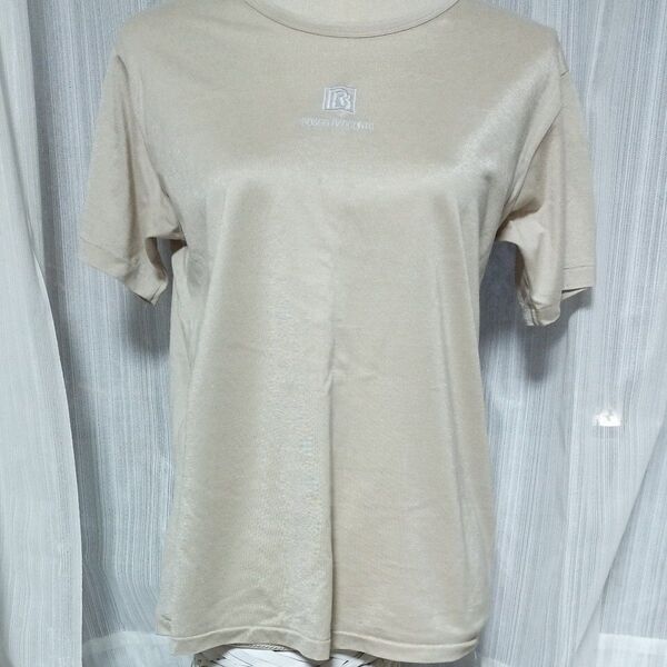 ベージュ系のTシャツ半袖カットソー普段着Tシャツカットソー平置き胸周り約49丈約61Boscoracconto