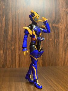 1円〜　S.H.Figuarts 仮面ライダージャンヌ　コブラゲノム&ラブコフ　クジャクゲノム