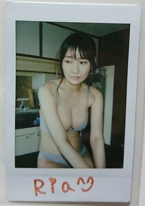 山手梨愛 直筆サイン入り現場生チェキ 写真集購入特典「material」03