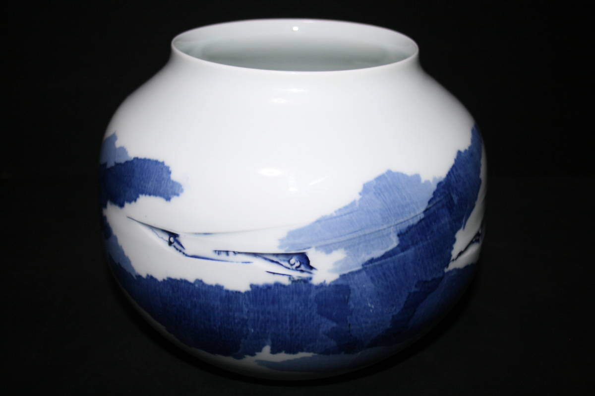 ☆Nitten artist/Made by Takehiko Tsuji/Dyeed/Group of fish/Vase/Roter's wheel/Hand-painted/Unused☆, japanese ceramics, Imari, Arita, Blue and white porcelain