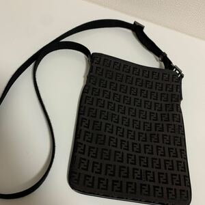 美品　FENDI フェンディ ズッカ　ショルダーバッグ ブラック