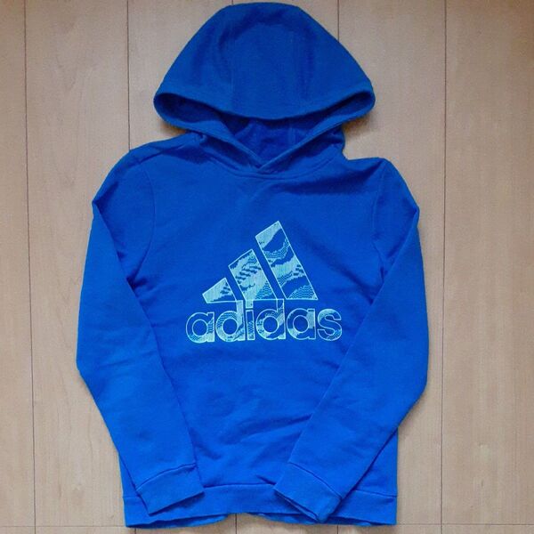 adidasプリントパーカー