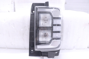 30-922★美品★LED LA900S タフト★右テールライト TOKAIDENSO 20525 ユニット 純正★ダイハツ (DM)