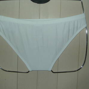 GX3 ジーバイスリー ビキニブリーフ スーパービキニ 昔のブーメラン型競泳水着のようなデザイン 白 モノトーン の画像2