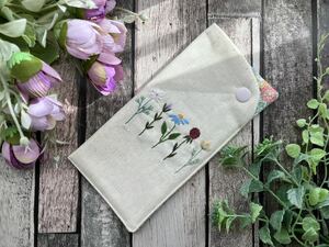 handmade野花の手刺繍　メガネケース(内布ブルー系)ハンドメイド　コットンリネン　プレゼントに！花柄刺しゅう