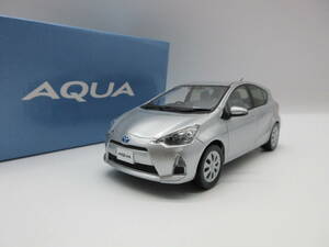 1/30 トヨタ アクア AQUA 前期 カラーサンプル 非売品 ミニカー　シルバーメタリック