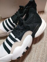 新品 定価17600 adidas Trae Young 2 27.5cm US9.5 ブラック ホワイト アディダス スニーカー ブーストソール_画像3