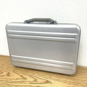 1000円～ 中古品 ZERO HALLIBURTON/ゼロハリバートン アタッシュケース シルバー ダイヤル式 42cm×34cm×8cm 2F624