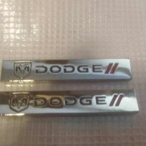 【ゆうパケット送料込】DODGE(ダッジ) エンブレムプレート 縦1.0cm×横6.0cm 2枚組 金属製 クライスラー