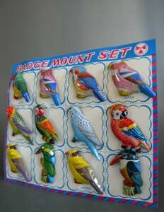  that time thing ** small bird ..12 pcs made in Japan tin plate badge!! writing bird parakeet . parrot bird leather semi cheap sweets dagashi shop [ outside fixed form /LP possible ]** unused dead stock 