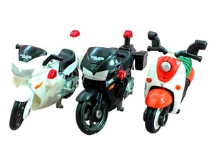 送300円～ リアル精密! バイクコレクション「出川哲朗の充電させてもらえませんか? ヤマハ E-Vino & 黒バイ 白バイ 千葉県警察」3種 セット