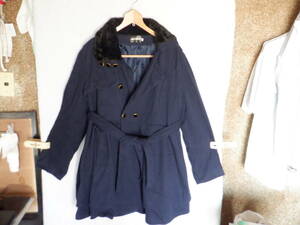 ＦＬＥＸ　ＳＵＰＰＬＹ　　トレンチコート風コート　　紺色　　　毛皮の衿付き　　ＸＬサイズ　　　新品、未使用品