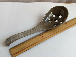  ceramics. hole opening ladle silver .. Tama ceramics 