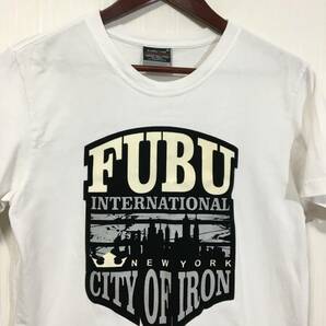 希少 状態良好 90s FUBU フブ 半袖Tシャツ 白/ホワイト メンズSサイズ ビックロゴ ストリート 古着 ビンテージの画像2