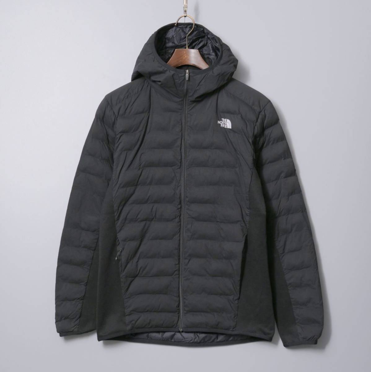 レッドランプロフーディの値段と価格推移は?|3件の売買データから
