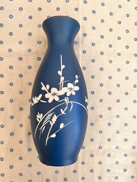 花瓶 陶瓷器 梅絵柄　飾り花瓶