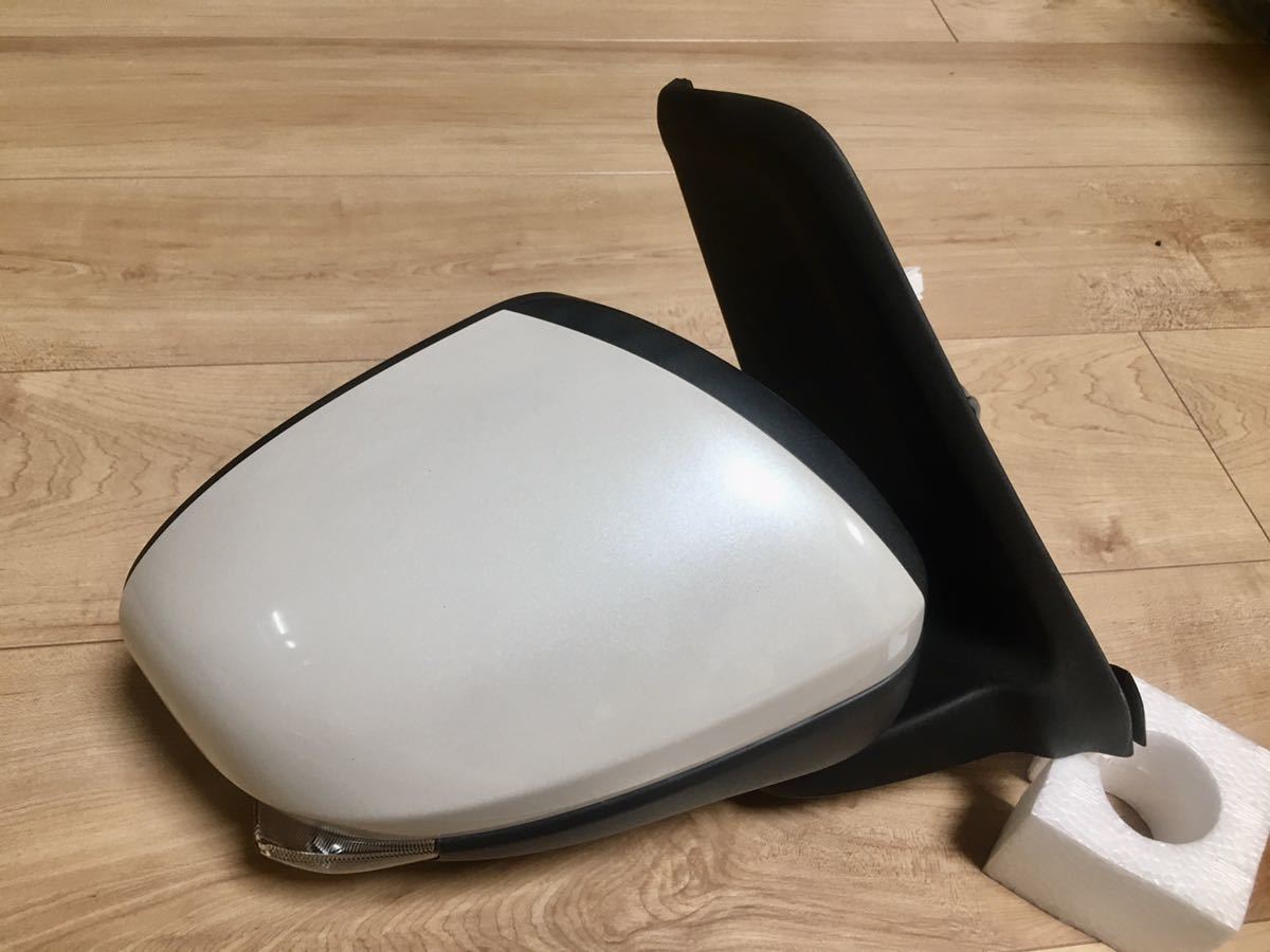 正規品】 ダイハツ タント LA610S ドアミラー 右側 訳アリ品 ミラー