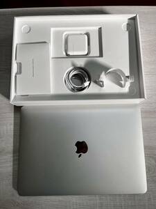 『お買い得』MacBook Air シルバー・256GB M1・８GB RAM・2020モデル・アップルケアプラス保証付