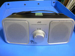 送料最安 510円 音響40-03：JVC PORTABLE SPEAKERS SP-A55　乾電池式アクティブピーカー　電池ふた紛失