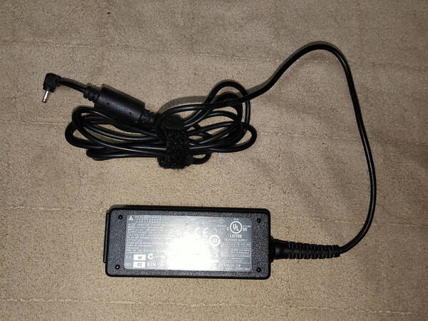 DELTA ADP-40PH AB 20V 2.1A 40W 中古品