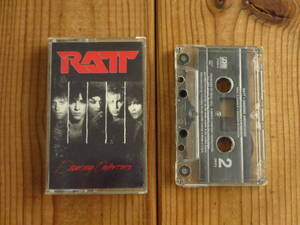  кассетная лента / Ratt /lato/ Dancing Undercover / Atlantic / 7-81683-4