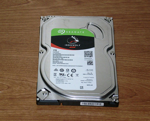 ★ 1TB ★Seagate IRONWOLF【 ST1000VN002 】薄型 AVコマンド対応 良品 ★WM8