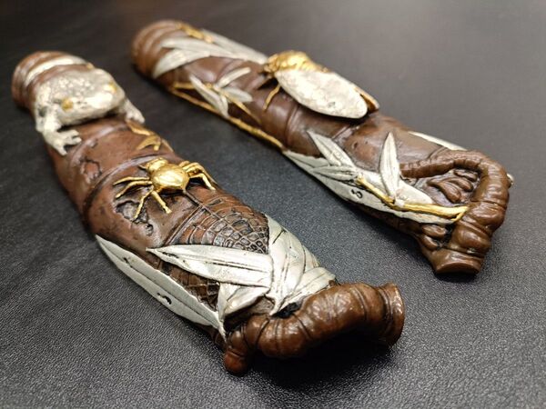 銅製鎮紙 文鎮 夏虫の図 鎮尺 金工師 金工品 絵金銀 竹形 蝦蟇 蝉 蜘蛛 蠍 守宮 蝸牛 書道物 インテリア置物 貴重 一鳴