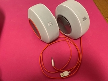 ★☆【送料無料】JBL Pebbles USB パワードスピーカー ホワイト☆★_画像1