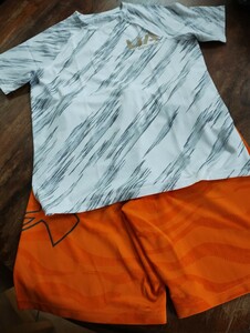  Under Armor * UNDER ARMOUR short sleeves T-shirt & shorts white & orange YXL 160*!u23