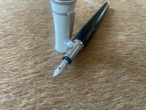 新品未使用 モンブラン MONTBLANC マイスターシュテック スペシャルエディション Greta Garbo グレタガルボ 万年筆 M ホワイト ケース付 