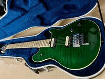 PEAVEY USA EVH Wolfgang　レアカラー　グリーン　美品！　純正ハードケース　_画像1