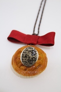 Q-pot. / Snow White / Apple pie necklace Y-23-08-04-004y-1-AC-QP-L-AS-ZY