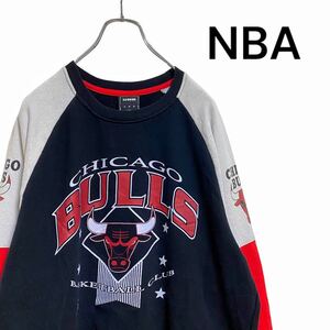 【90s】NBA シカゴブルズ グラフィック スウェット メンズ L 古着 エヌビーエー ブルズ ジョーダン マイケルジョーダン ブラック レッド