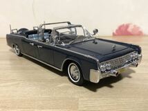 送料無料　1/24 リンカーン ケネディ大統領 ミニカー　ROAD Signature 1961 LINCOLN X-100 KENNEDY CAR 当時物 旧車_画像1