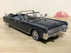 送料無料　1/24 リンカーン ケネディ大統領 ミニカー　ROAD Signature 1961 LINCOLN X-100 KENNEDY CAR 当時物 旧車