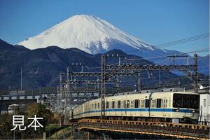 鉄道写真　小田急線を走る10両編成の8000系電車　No.2