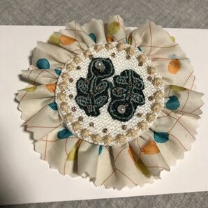 ミナペルホネン tambourineロゼットブローチ